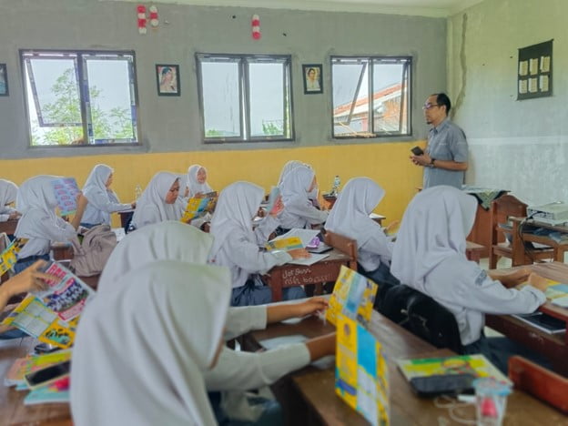 UT Purwokerto Berbagi Pintu Menuju Masa Depan: Sosialisasi di SMK Amilia Paguyangan Brebes