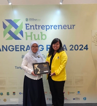 Membanggakan! UT Menerima Penghargaan Entrepreneur HUB dari KemenKop UKM