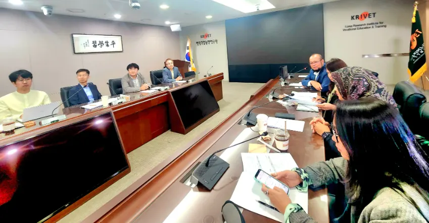 Inovasi Kolaborasi UT dengan Praktisi di KRIVET (Korea Research Institute for Vocational Education & Training)